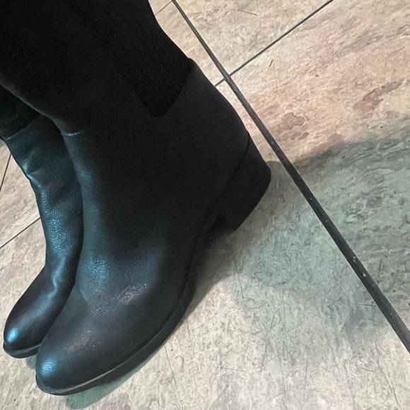 Women Boots - Picture 4 of 6